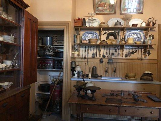 Kitchen (you can play with the cooking tools on the table)