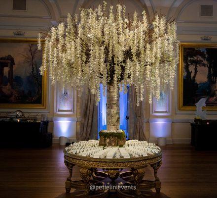 Petielini Events collaborated with the world-renowned designer Preston Bailey to deliver this absolutely amazing wedding, Oheka Castle, NYC.