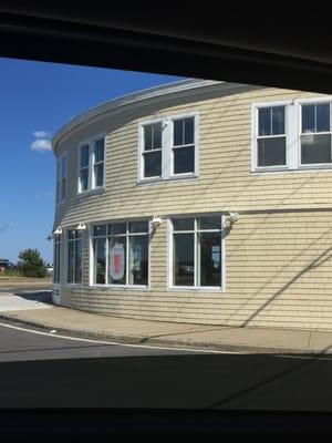 Hull Dunkin Donuts -- 1 Bay Street, Hull             Exterior