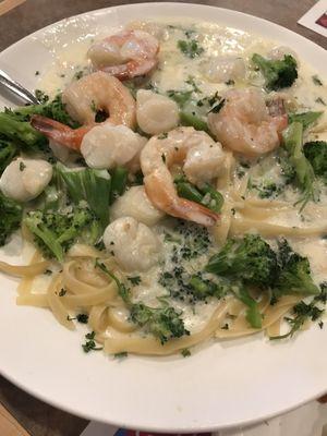 Scallop & Shrimp Alfredo Primavera