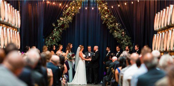 We work with couples to envision and create every floral detail for weddings! Photo: @jtobiasonphotography