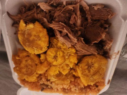 Pernil combo plantains arroz con gandules./ rice with pigeon peas