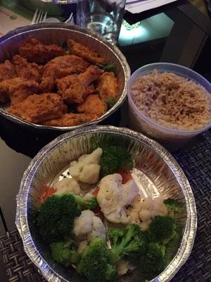 Nice sized portions of steamed veggies, brown rice and yummy wings