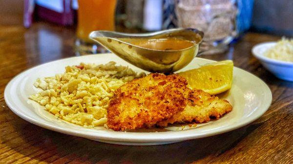 Wiener Schnitzel / Spaetzle / Sauerkraut