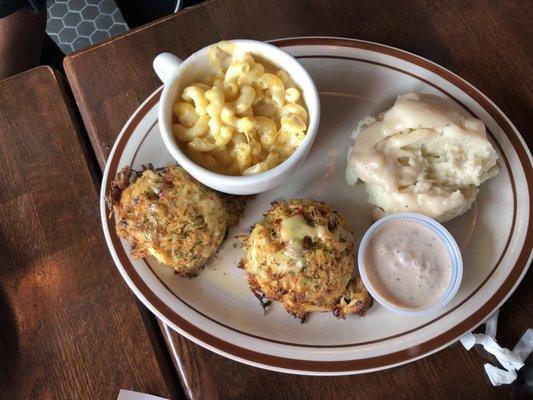 Crab cakes, chicken fried chicken, and blackened catfish! Yummy!