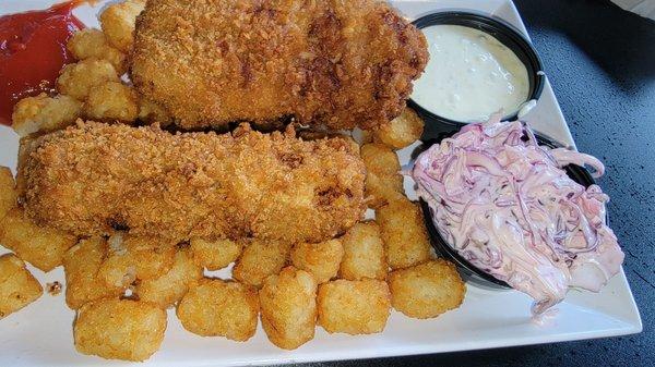 Fish, Tots & coleslaw