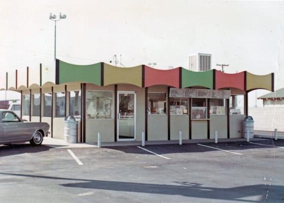 My parents built and ran the Carousel Drive In in 1967. I am SO pleased to see it still has a reputation for great food!