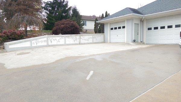 Beautiful clean wall and driveway.