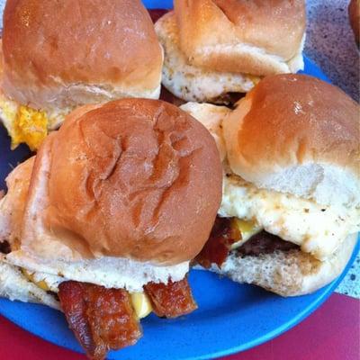 Bacon cheeseburgers w/egg