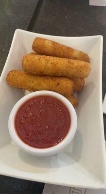 6 Mozzarella Sticks