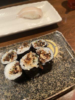 Salmon skin maki