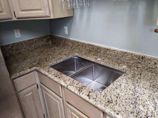 New Venetian Gold granite kitchen countertops