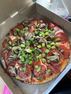 Thin crust pepperoni mushroom green peppers