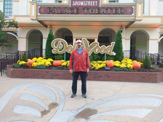 Broadcasting "LIVE" from Dollywood.