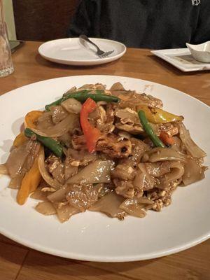 Drunken noodle with chicken