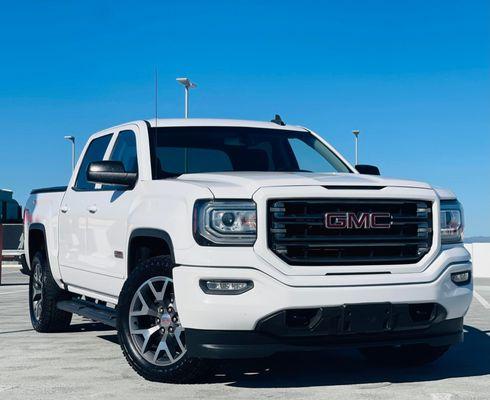 OUR BEAUTIFUL 2018 GMC SIERRA 1500 WITH ONLY 108K MILES IS UP FOR SALE AND TEST DRIVE...!!! FOR MORE INFO OR IF YOU HAVE ANY QUESTIONS FEEL