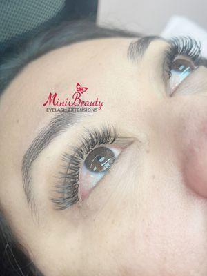 Hybrid lashes  done by Mini Beauty Eyelash