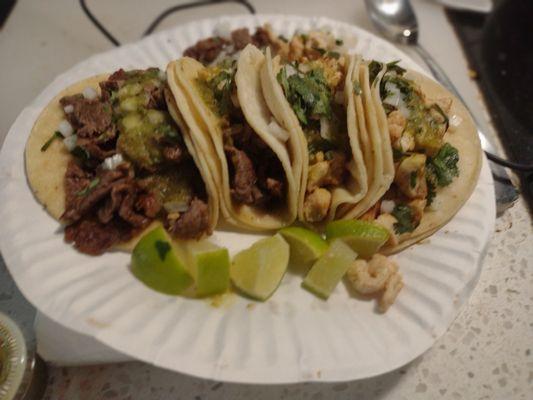 2 chicken and 2 steak tacos,  so delicious!