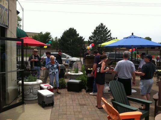 WGN Radio's Greg Jarrett cooking out at H&H