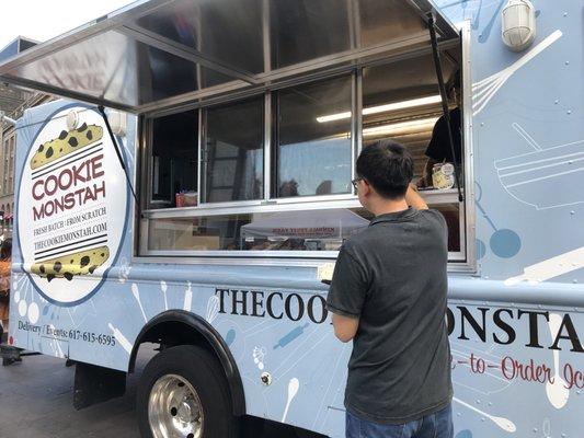 foodtruck at Dewey park for summer music