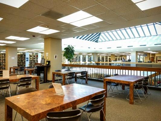 Plenty of group tables upstairs but no access to an outlet.