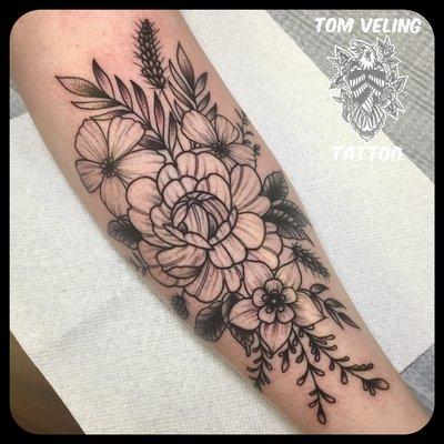 Illustrative floral tattoo by Tom Veling