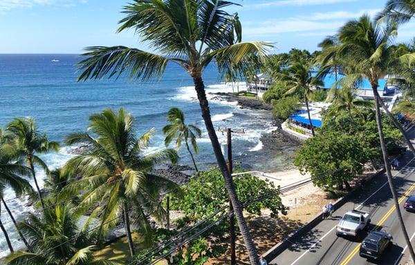 A 270° view from the lanai offer awsome views of the sea, the village and Mt. Hualalai.