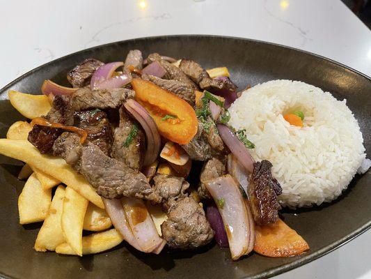 Lomo saltado