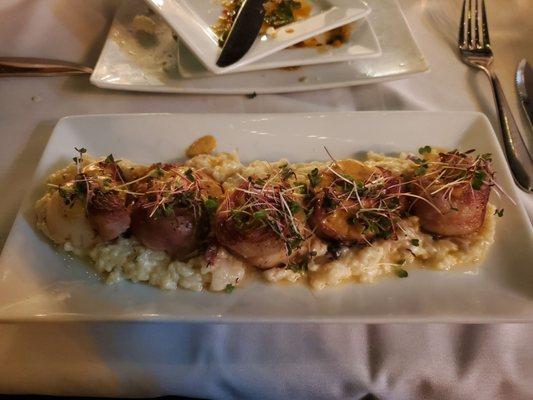 Bacon wrapped scallops on mushroom risotto