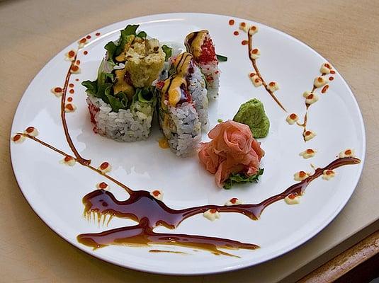 Cooked Special Spider Roll
Jumbo soft shell crab tempura with green leaves, cucumber, and avocado, red tobiko.