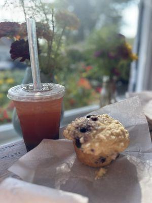 Bruiseberry bubble tea and a blueberry muffin