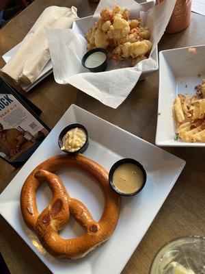 Soft Pretzel, Wisco Cheese Curds