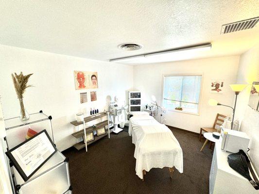 Treatment room, polish professional and cozy. Come
Enjoy facial treatments at Bermuzki spa