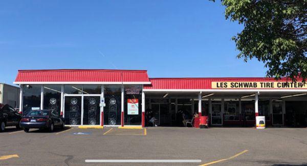 Les Schwab Tire Center