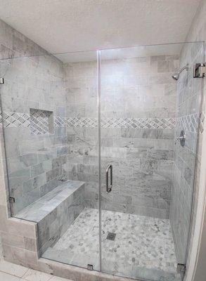 Frameless shower door