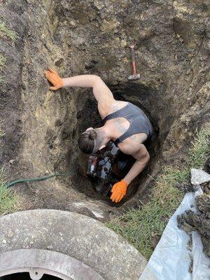 Digging down to damage sewer pipe