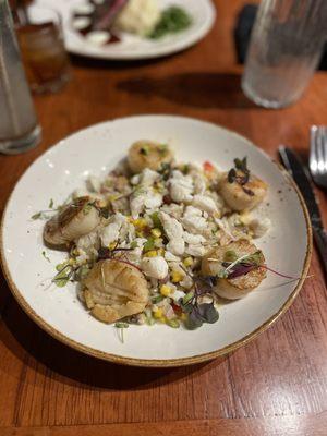 Scallops with risotto and crab