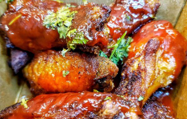 Signature BBQ Wings- good!