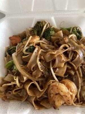 113. Flat Noodle Stir Fried with shrimp