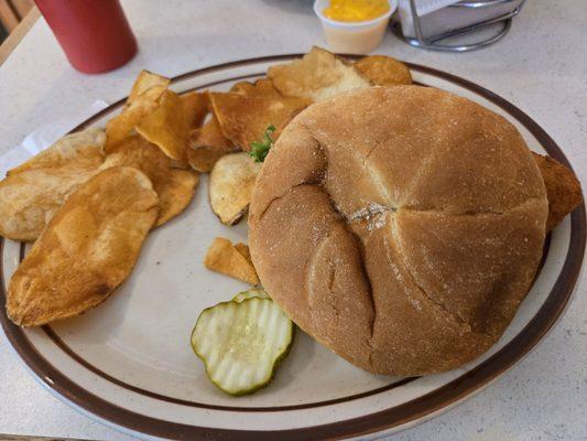 Fish sandwich with chips