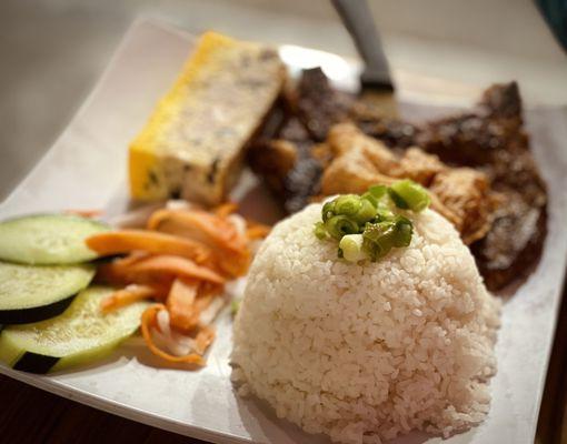 Beef steak with broken rice