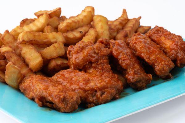 Buffalo wings and fries