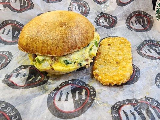 Breakfast sandwich and hashbrown