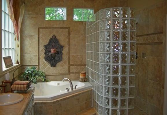 One of our many popular bath remodel photos.