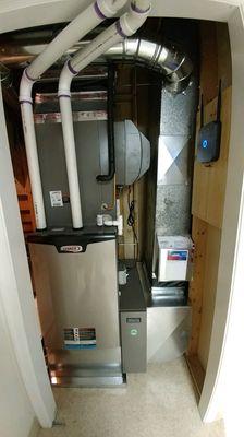 Lennox 90% Gas Furnace, Humidifier, Evaporator Coil, Air Cleaner and Lennox S30 Hub.