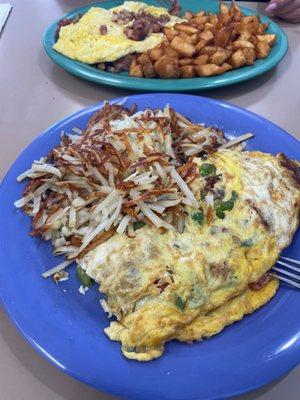 Great omelette! It's make your own. Great service. Cash and checks only for payment. No credit cards accepted.