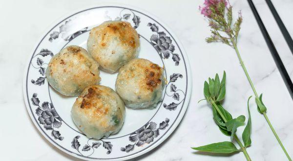 Shrimp & chive dumplings