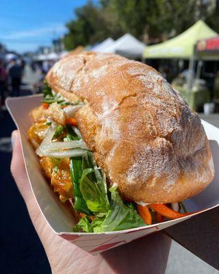 Chicken leg "banh mi"