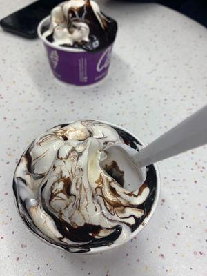 Vanilla sundae with hot fudge topping