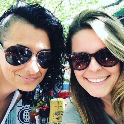 Jessi and Amber take time to grab a bite to eat before heading to a cueing workshop in NH.